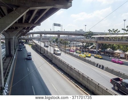 Vibhavadi-rangsit Road Bangkok Thailand-22 November 2018:vibhavadi Rangsit Road In Front Of Future P
