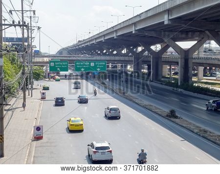 Vibhavadi-rangsit Road Bangkok Thailand-22 November 2018:vibhavadi Rangsit Road In Front Of Future P