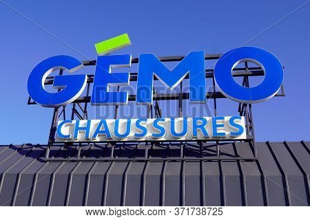 Bordeaux , Aquitaine / France - 03 15 2020 : Gémo Chaussures Logo Shop Clothing Shoes Sign Store Fre