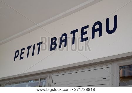 Bordeaux , Aquitaine / France - 02 15 2020 : Petit Bateau Boutique Sign Store Logo French Brand Kids