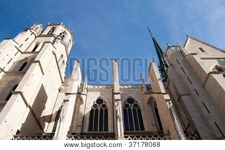 Cathedral Saint Bï¿½nigne (Dijon Cï¿½te-d'Or Burgundy France)