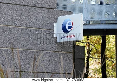 Bordeaux , Aquitaine / France - 11 07 2019 : Pole Emploi Sign Logo French Governmental Agency Office