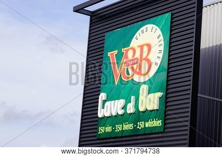 Bordeaux , Aquitaine / France - 10 23 2019 : V&b V And B Bar And Cellar Sell Wine Vine Beer Shop And