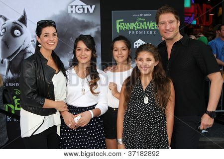 LOS ANGELES - SEP 24: Sean Kanan ภรรยา Stepdaughters และลูกสาวมาที่ 