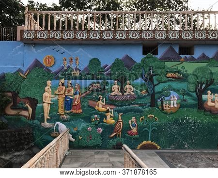 Jabalpur, Madhya Pradesh/india : November 23,2019 - Context Of Jain Gods At Pisanhari Ki Madhiya, Ja