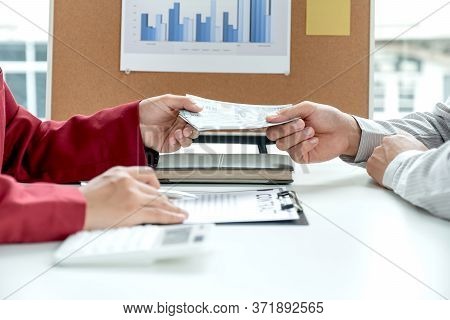 The Business Owner Personally Signed The Deal, Closing The Deal By Accepting Bribes. The Idea Of ​​c