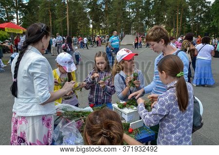 Chelyabinsk Russia June 8 2014 folk art festival master class on making amulets