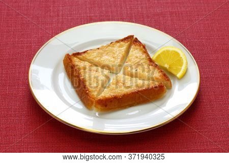 deep fried shrimp toast, chinese dim sum dish
