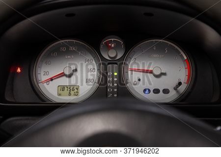 Novosibirsk/ Russia - June 10 2020: Suzuki Wagon R Solio, Round Speedometer, Odometer With A Range O