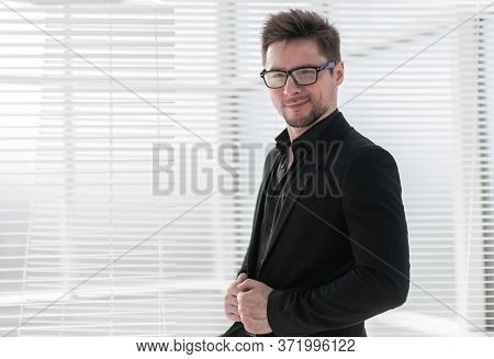 Side profile photo of a young handsome brunete realtor with bris