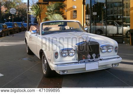 Paris, France - October 30 2017: Rolls-royce Corniche Ii Parked Outside Of The Hôtel Molitor Paris.
