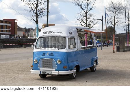 Landerneau, France - April 03 2022: Renault Estafette Food Truck At The Carnaval De La Lune Etoilée