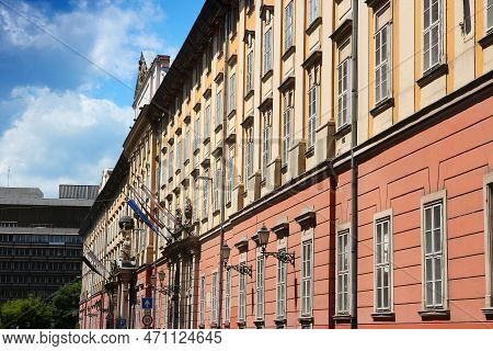 Budapest Mayor's Office And Budapest City Council Office. Former Hospital Building, Invalidus-haz.