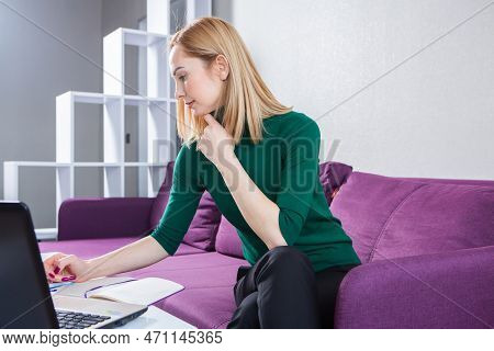 Business Woman Works In The Office. Iindependent Lady Who Studies From A Distance. Learning At Home.