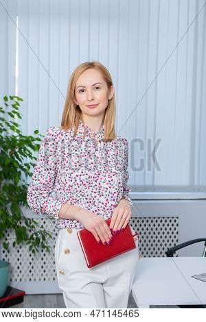 Business Woman Works In The Office. Iindependent Lady Who Studies From A Distance. Learning At Home.