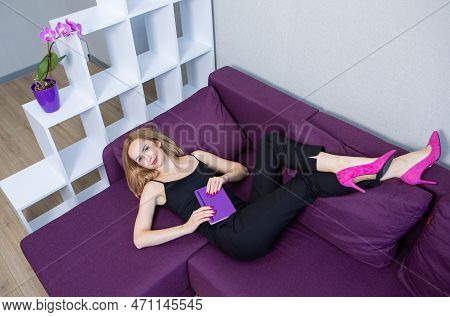 Business Woman Works In The Office. Iindependent Lady Who Studies From A Distance. Learning At Home.