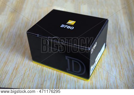 A New Packaging Design For Nikon D780 Photoapparate.