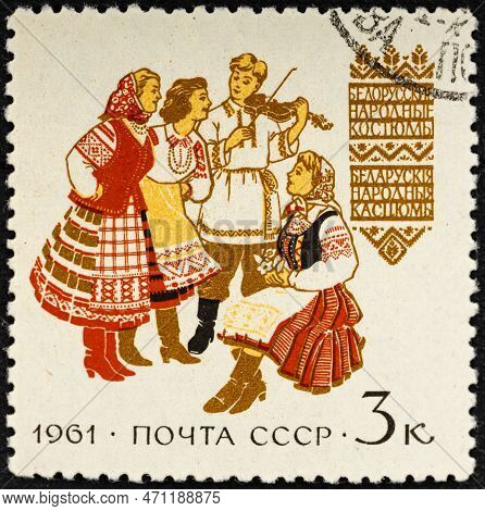 Ussr - Circa 1961: Postage Stamp Issued In The Soviet Union Circa 1961 On The Theme Of Belarusian Fo