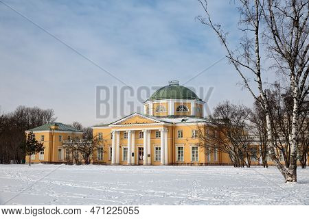 Old Manor In Alexandrino Park, Built In 1762. Now A Children's Art School, St. Petersburg, Russia