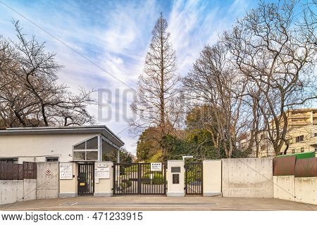 Tokyo, Japan - March 20 2022: Entrance  Gate Of The Koishikawa Botanical Gardens With The Plate Of T