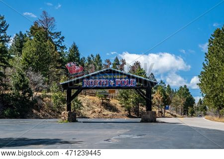 An Entrance Road Going To Cascade, Colorado
