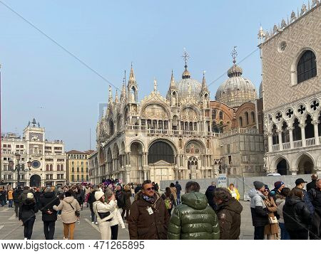 Venice, Italy - February 17, 2023: Guides Are Waiting For Tourists At Piazza San Marco In Venice Cit