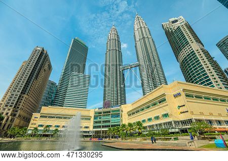 Kuala Lumpur, Malaysia - January 2023: Petronas Twin Towers In Kuala Lumpur 1, 483 Ft Tall, 88 Floor