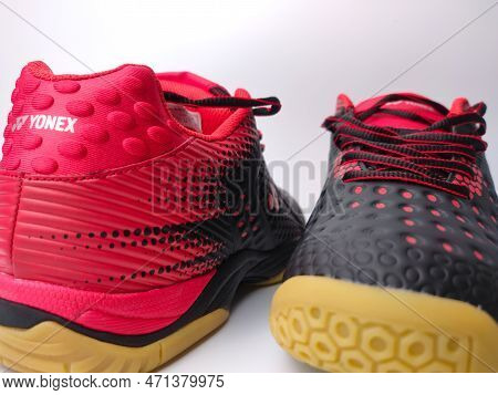 Perak, Malaysia, Febuary 22 2023: Yonex Tru Cushion Bubble Out Black Red Isolated On White Backgroun