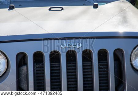 Bordeaux , Aquitaine  France - 02 20 2023 : Jeep Wrangler Logo Brand And Text Sign Front American Of