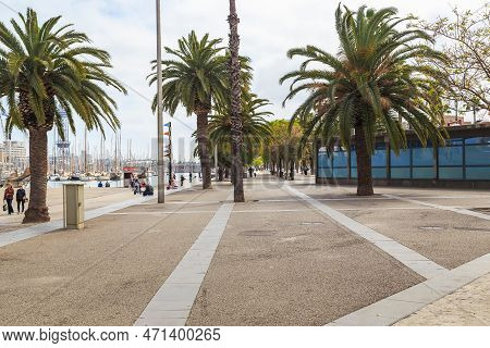Barcelona, Spain - May 10, 2017: This Is A Pedestrian Part Of The Ronda Litoral Boulevard Along The 