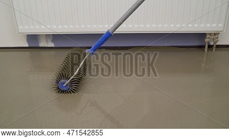 Roll Out The Floor With A Notched Trowel. Pouring With Self-levelling Compound For Fine Leveling. Th