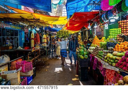 Mysore, India - 12.01.2023: Fruit Stall In The Century Old Market In Mysore, Karnataka, India. Hight