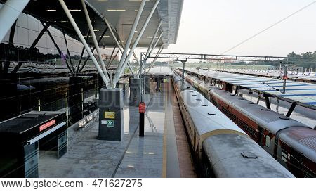 Bangalore,karnataka,india-october 26 2022: Interior Architecture Of Within The Pemises Of Sir M Visv