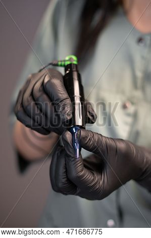 Woman In Black Latex Gloves Holding Eyebrow Tattooing Professional Machine, Microblading Equipment I