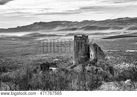 Glavas - Dinaric Fortress Located Close To Cetina Spring, Zagora Region, Dalmatia, Croatia. Glavaš D