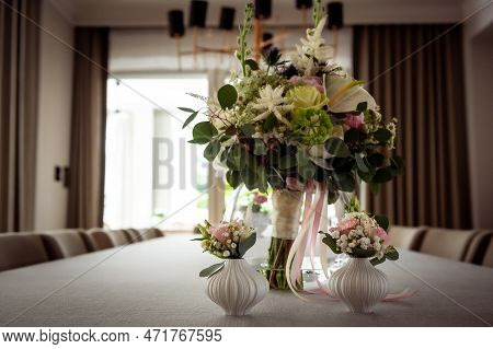 Flowers Bouquets Bouquets And Boutonnieres Boutonnieres In Small Porcelain Vases With A Bouquet Of F
