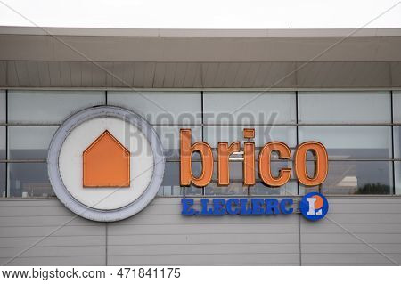 Bordeaux , Aquitaine  France - 02 27 2023 : Brico E.leclerc Text Logo And Sign Store Brand Facade Of