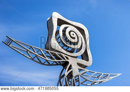 Melbourne, Australia - 20 January 2023: Gayip Sculpture, Part Of The Travellers Series Of Public Art