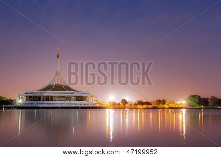 夜れていましたラーマ 9 バンコク公園