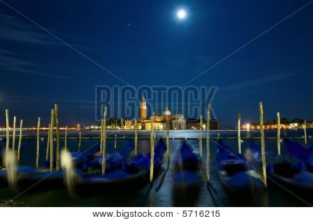 Luna llena sobre el gran Canal