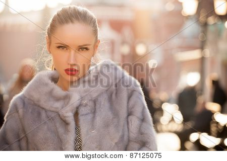 fashion woman with red lips walking in the city