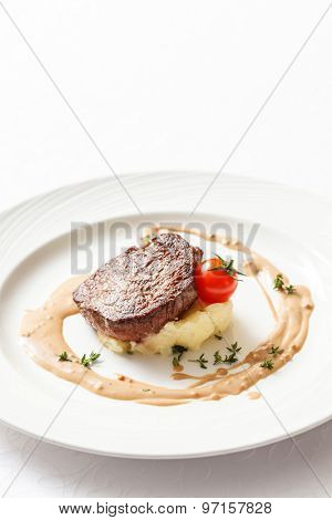 steak with mashed potatoes