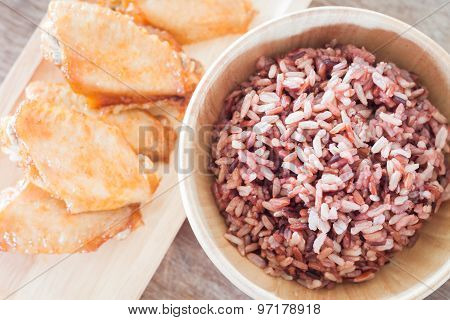 Multi Grains Berry Rice With Grilled Chicken Wings