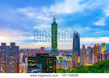 TAIPEI TAIWAN - NOVEMBER 18: Evening view of Taipei 101 and Xinyi financial district from Elephant mountain on November 18 2016 in Taipei