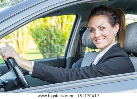 an Happy woman in his new car
