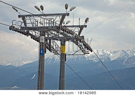 Teleferik istasyonuna kış sporları tesisi alanında