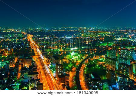 The image of the night city from the height of a bird's flight.A view of the night Osaka.Mnogo houses in iluminatsii.Dark time of the day