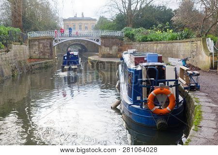 Bath, Great Britain - Dec 25, 2018: Narrow Boats In The Kennet And Avon Canal  In The City Bath. Dec