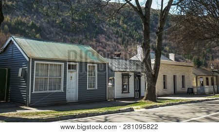 Arrowtown,new Zealand - Sept 25 2014: Old Buildings On A Street In Arrowtown, New Zealand