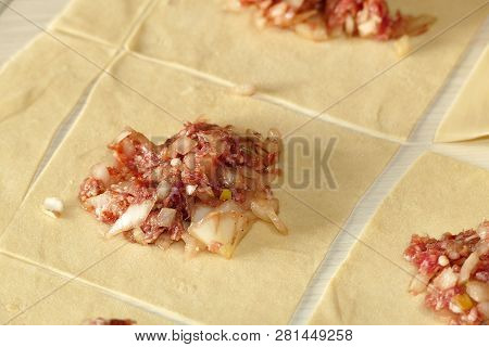 Kyrgyz Ravioli, A Woman Doing Ravioli, Meat Ravioli, Pasty Woman Who.make Ravioli With Dough.